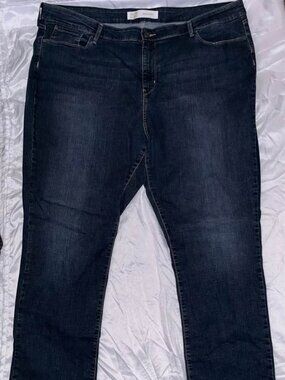 Levi’s Signature Gold Mid Rise Straight Blue Jeans, size 26M